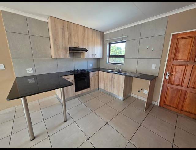 2 BEDROOM PROPERTY TO RENT IN BRENTWOOD PARK